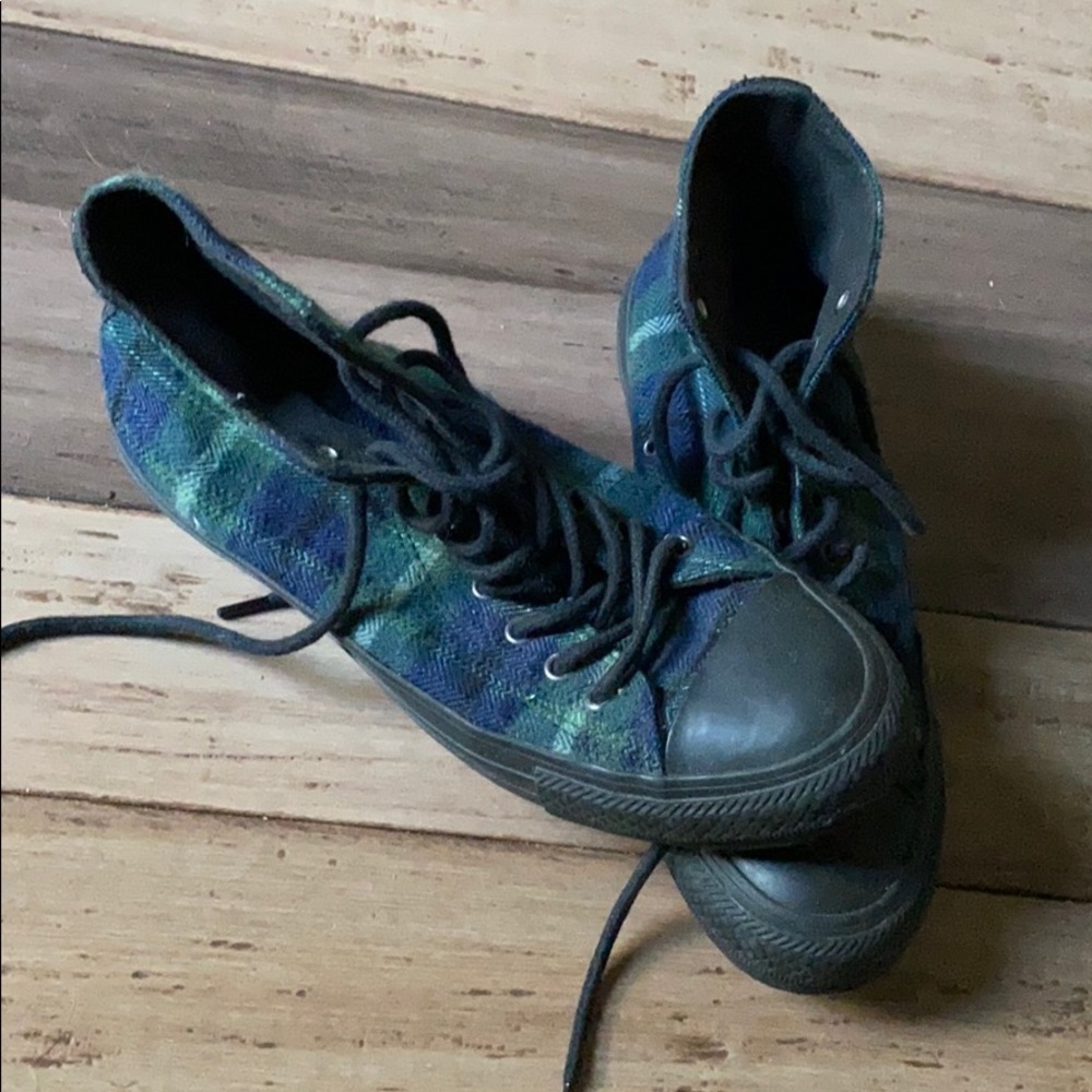 Brand new Converse size 7 PLAID